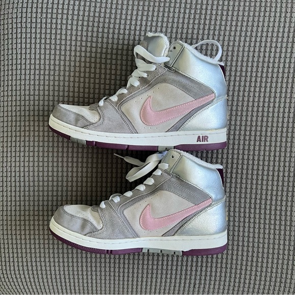 Nike Women Air prestige Sneakers Silver, gray ,purple with pink swoosh size 8 - Picture 2 of 7